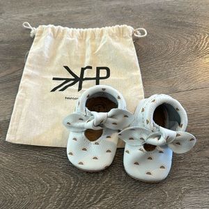 NEW Freshly Picked Moccs with suns size 2